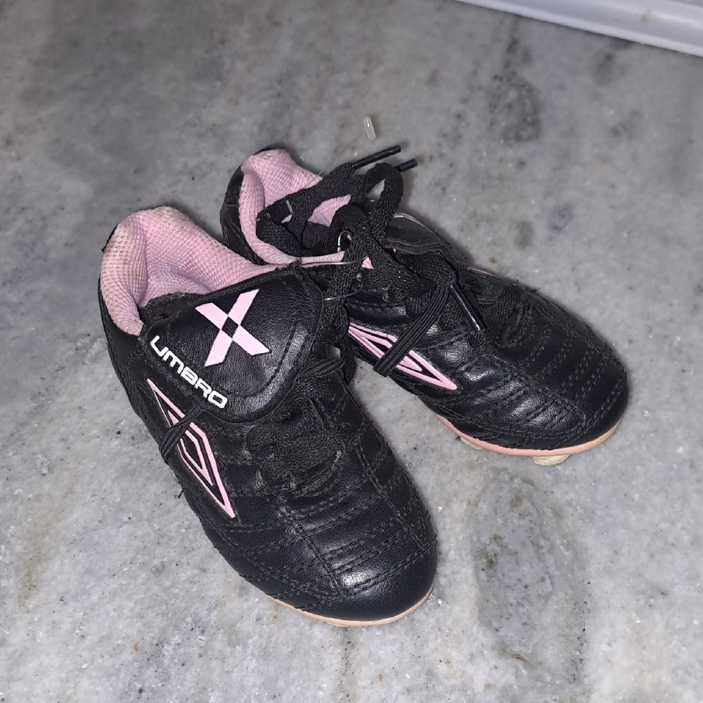 Umbro Black and Pink Soccer Shoes GIRLS
